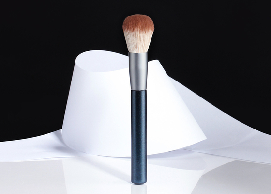 Funciona naturalmente el cepillo del polvo del maquillaje de la fibra del maíz con la manija de madera del abedul del brillo