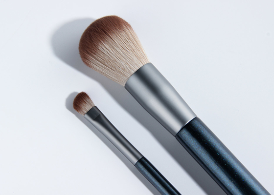 Funciona naturalmente el cepillo del polvo del maquillaje de la fibra del maíz con la manija de madera del abedul del brillo