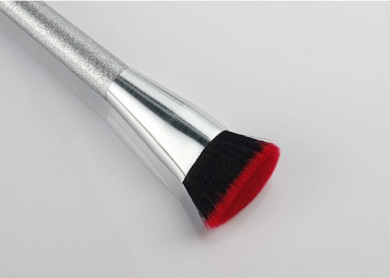 La fundación del maquillaje de la belleza de Vonira cepilla en forma de corazón