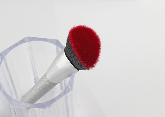 La fundación del maquillaje de la belleza de Vonira cepilla en forma de corazón