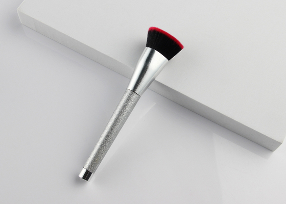 La fundación del maquillaje de la belleza de Vonira cepilla en forma de corazón