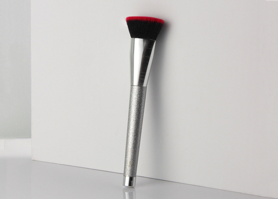 La fundación del maquillaje de la belleza de Vonira cepilla en forma de corazón