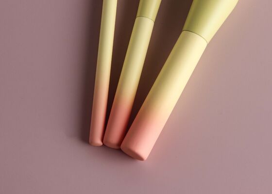 Vonira belleza de lujo de precisión de resaltador de cepillo con color gradiente de mango de madera